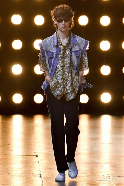Look 48